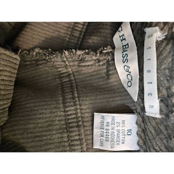 G.H Bass & Co olive green straight leg corduroy pants.  Size 10. - Picture 4 of 4